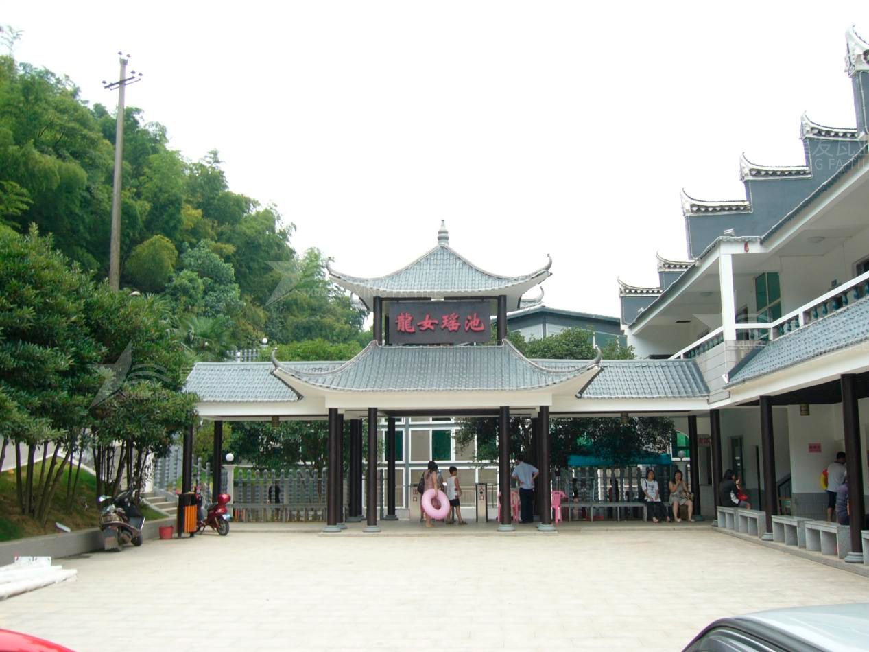 太原屋頂材料合成樹脂瓦和不銹鋼瓦哪個(gè)好？選擇很重要！